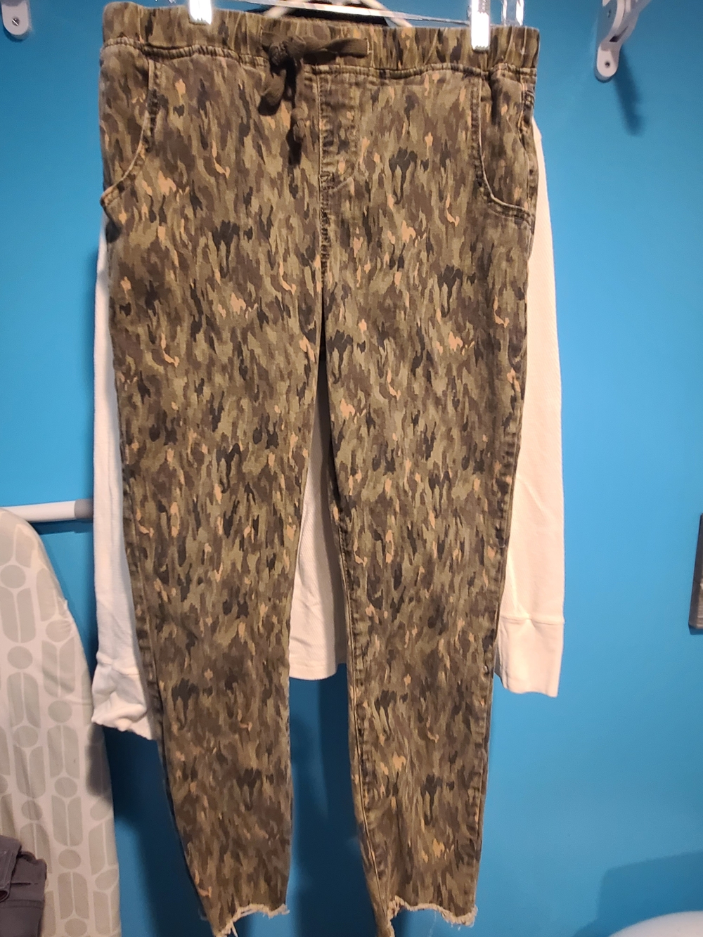 Women's Camo Print Pull-on Pants